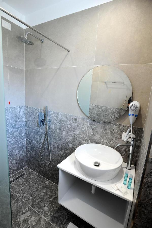 Afrodite Suites Sarandë Exterior foto